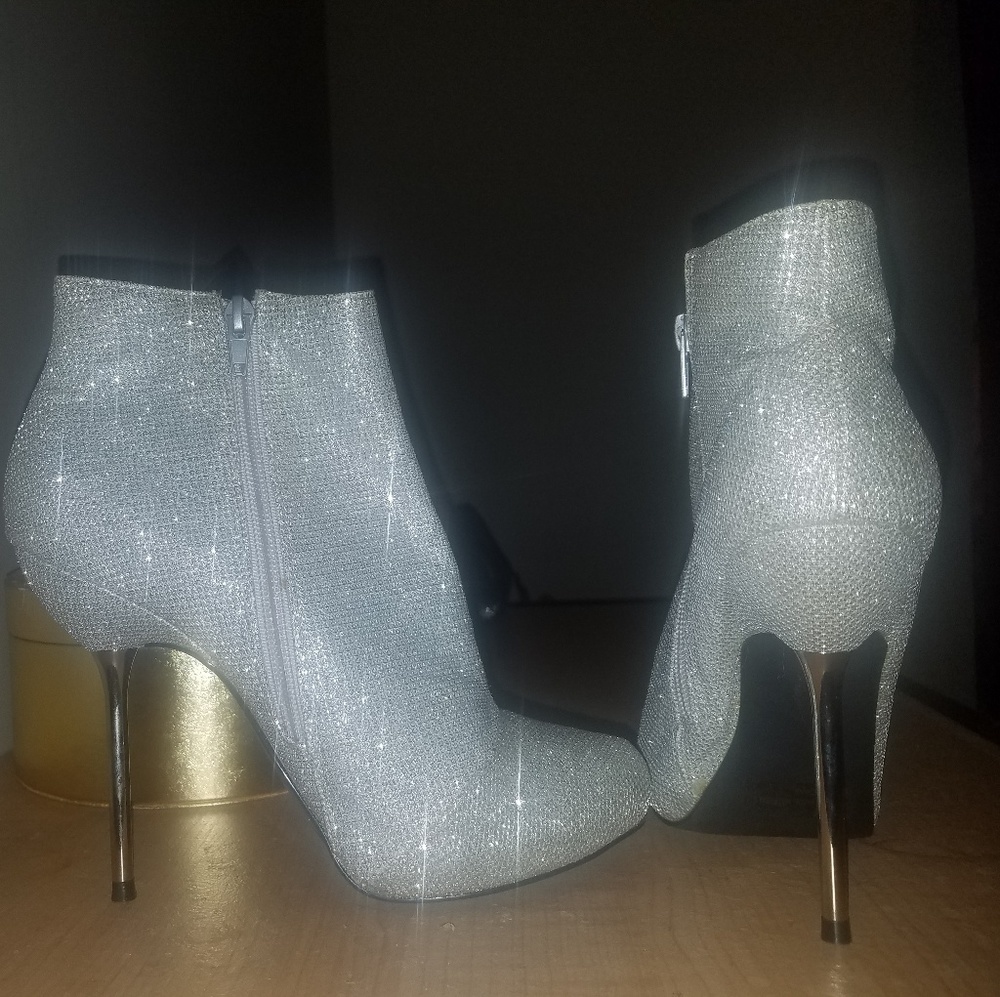 NWOT Beautiful Sparkling  Ankle Boots - Picture 4 of 4